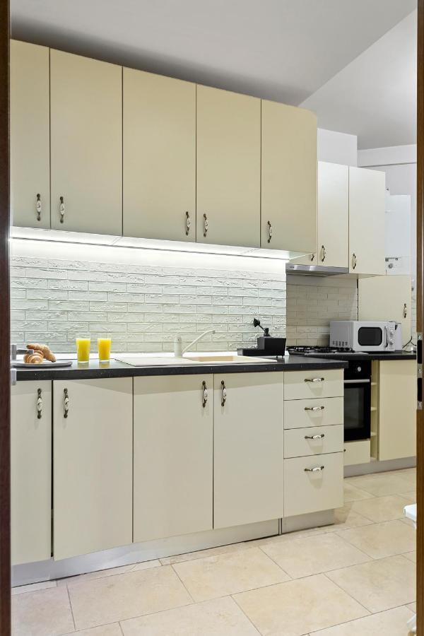 City Heart Retreat Elegant Apartment Bucureşti Ngoại thất bức ảnh