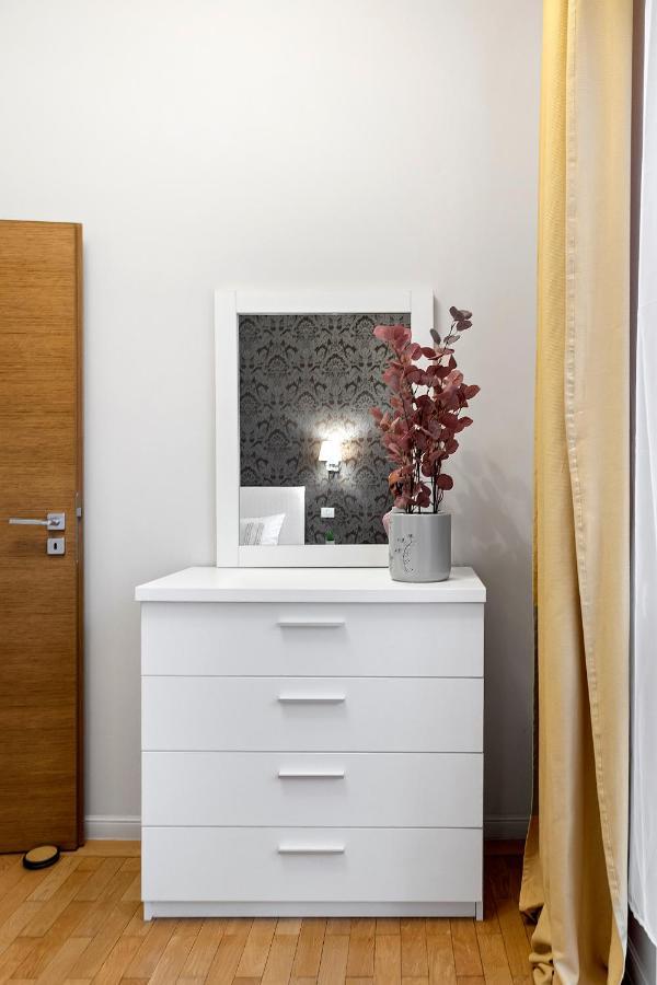 City Heart Retreat Elegant Apartment Bucureşti Ngoại thất bức ảnh