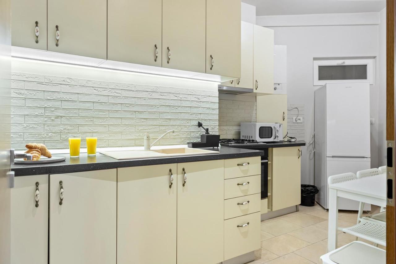 City Heart Retreat Elegant Apartment Bucureşti Ngoại thất bức ảnh