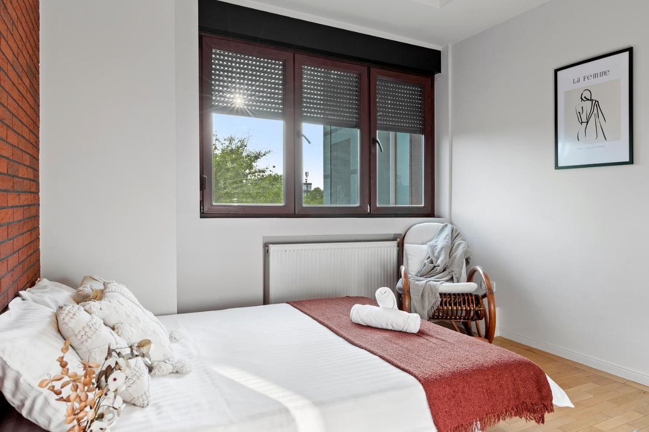 City Heart Retreat Elegant Apartment Bucureşti Ngoại thất bức ảnh