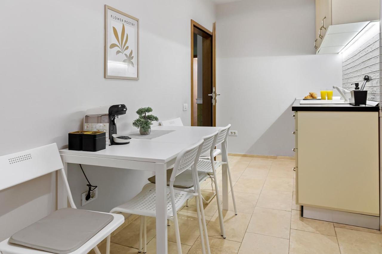 City Heart Retreat Elegant Apartment Bucureşti Ngoại thất bức ảnh