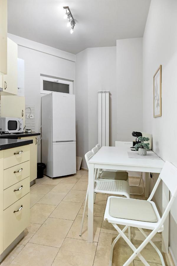City Heart Retreat Elegant Apartment Bucureşti Ngoại thất bức ảnh